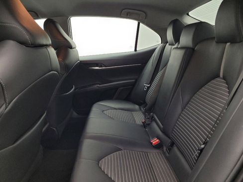 Used 2018 Toyota Camry SE image 18