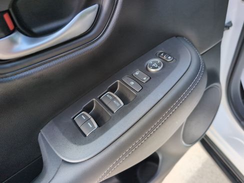 Used 2027 Honda HR-V EX-L image 15