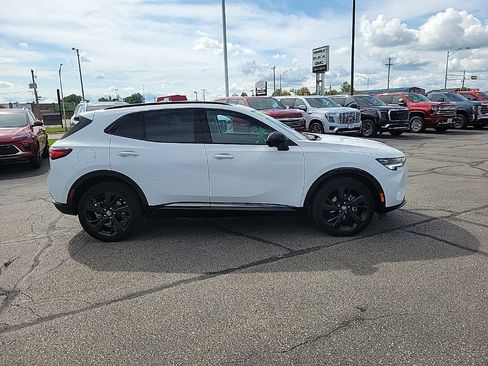 Used 2022 Buick Envision Essence w/ Technology Package II AWD/4WD image 4
