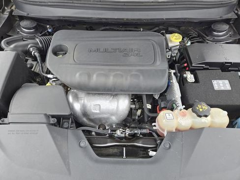 Used 2019 Jeep Cherokee Latitude Plus w/ Comfort/Convenience Group image 31