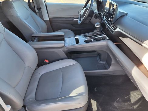 Certified 2023 Toyota Sienna XLE image 30