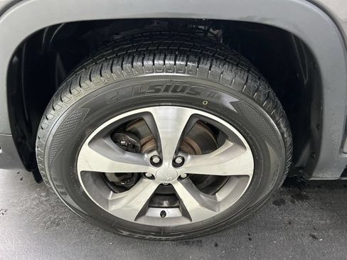 Used 2021 Jeep Cherokee Limited AWD/4WD image 8