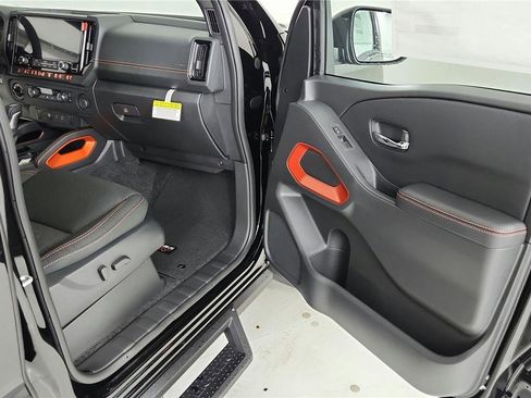 New 2025 Nissan Frontier PRO-4X image 27