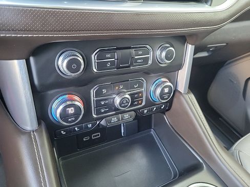 Used 2023 GMC Yukon SLT w/ SLT Premium Package image 24