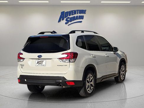 Used 2024 Subaru Forester Premium AWD/4WD image 6