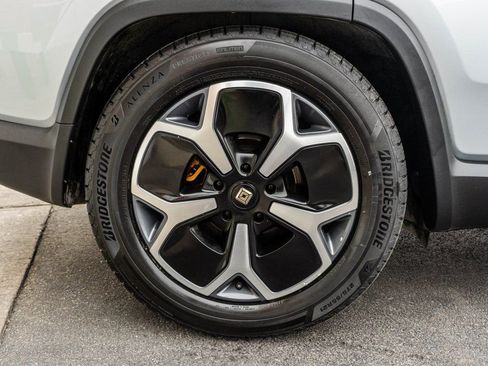 Used 2024 Rivian R1S Adventure image 40