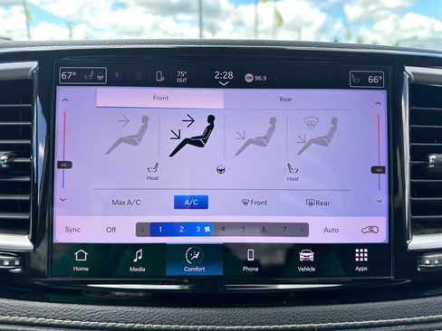 Used 2022 Chrysler Pacifica Touring-L FWD image 32