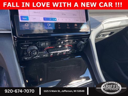 Used 2024 Jeep Grand Cherokee L Limited image 24