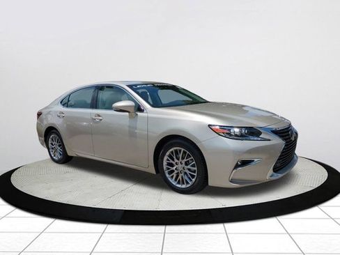 Used 2018 Lexus ES 350 w/ Luxury Package w/Wood Trim FWD image 1
