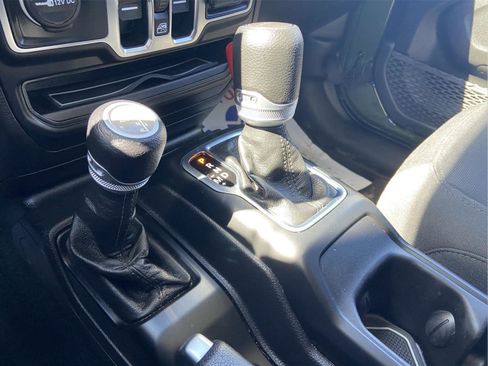 Used 2023 Jeep Gladiator Sport AWD/4WD image 27