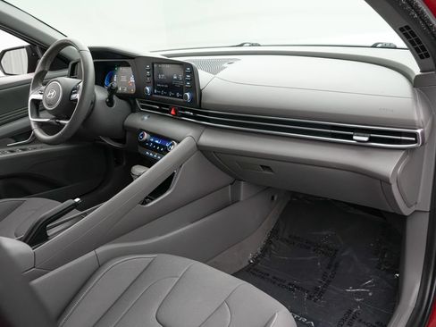 Used 2025 Hyundai Elantra Sport FWD image 21