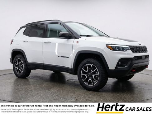 Used 2025 Jeep Compass Trailhawk AWD/4WD image 1