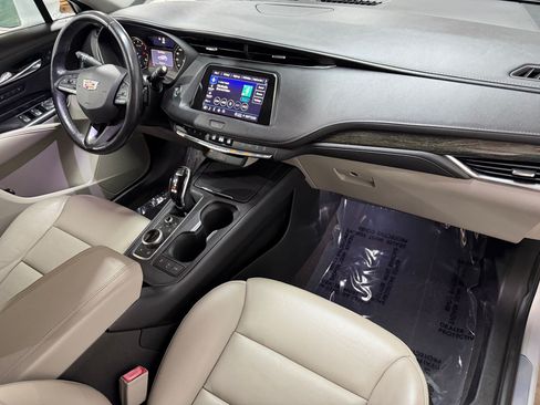 Used 2021 Cadillac XT4 Premium Luxury FWD image 43