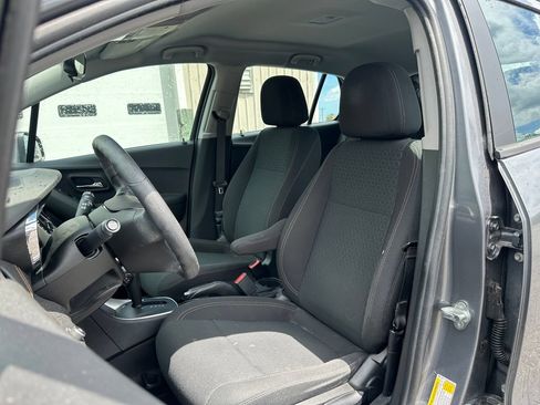 Used 2020 Chevrolet Trax LS FWD image 15