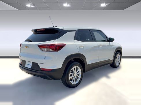 Used 2025 Chevrolet TrailBlazer LS w/ LS Convenience Package FWD image 9