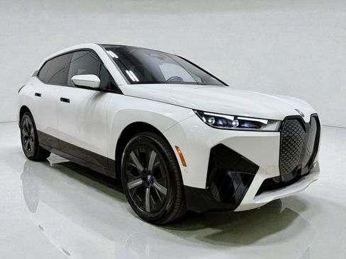 Used 2022 BMW iX xDrive50 w/ Premium Package image 5