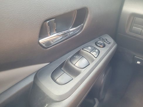 Used 2021 Nissan Kicks SR w/ SR Premium Package FWD image 27