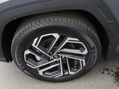 Certified 2025 Hyundai Tucson Limited AWD/4WD image 12