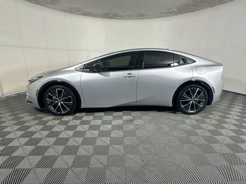 Used 2023 Toyota Prius XLE FWD image 6