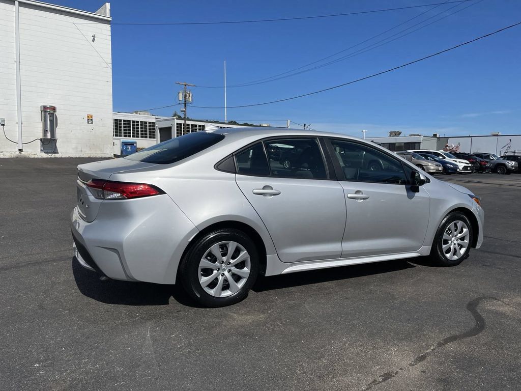 Used 2020 Toyota Corolla LE FWD image 7