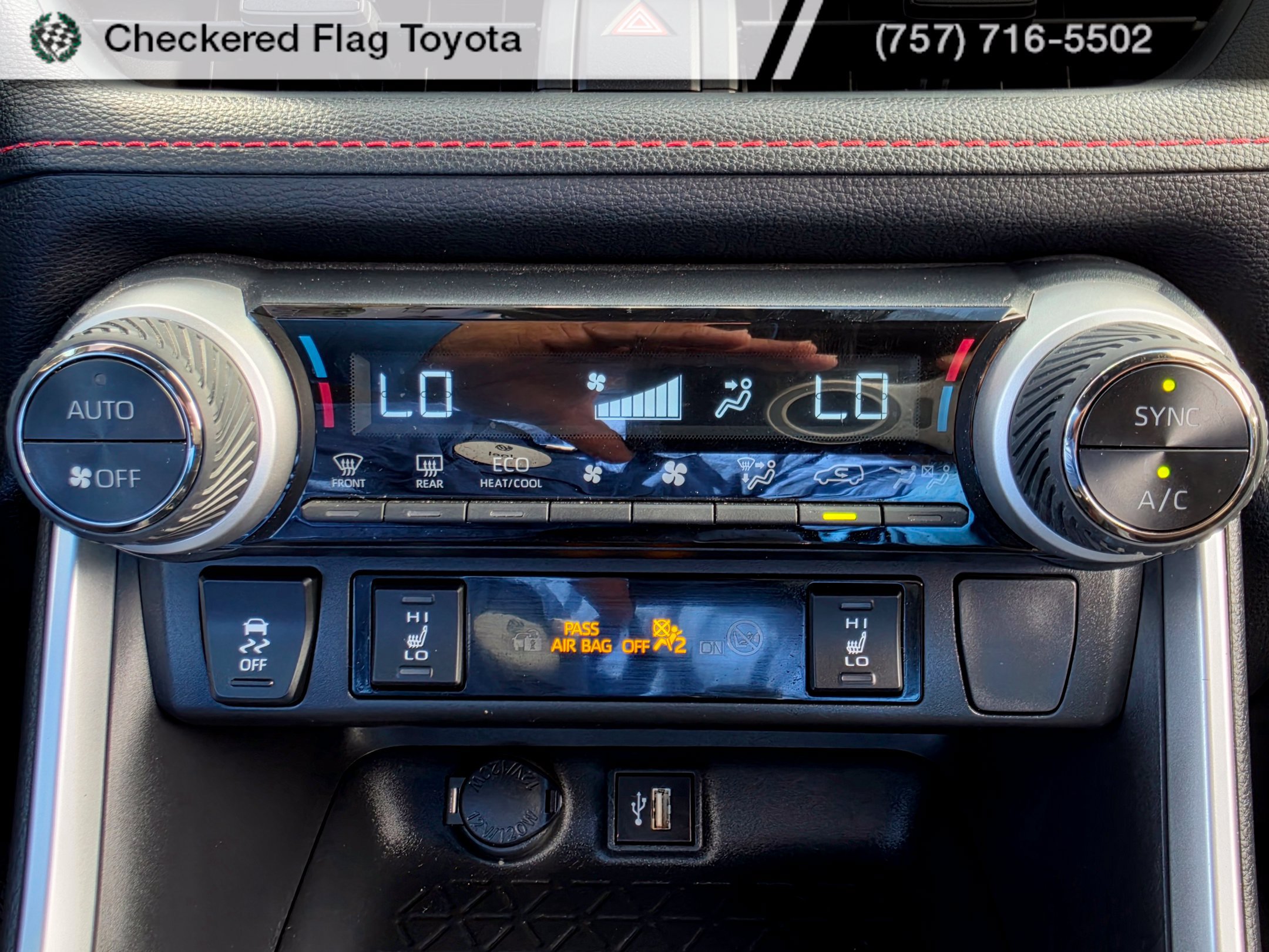 Used 2024 Toyota RAV4 SE w/ Weather & Moonroof Package AWD/4WD image 25