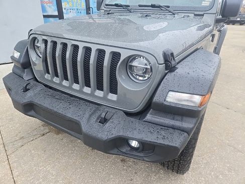 Used 2021 Jeep Wrangler Unlimited Sport image 16