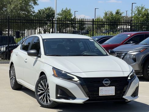 New 2026 Nissan Altima 2.5 SV FWD image 2