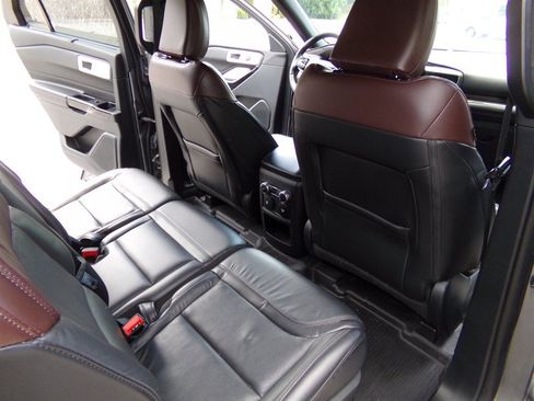 Used 2021 Ford Explorer Platinum w/ Equipment Group 601A AWD/4WD image 26