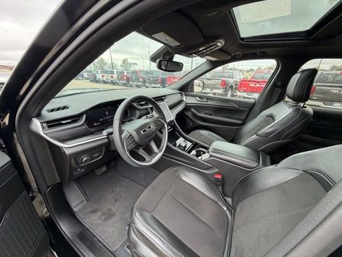 Used 2023 Jeep Grand Cherokee Altitude AWD/4WD image 14