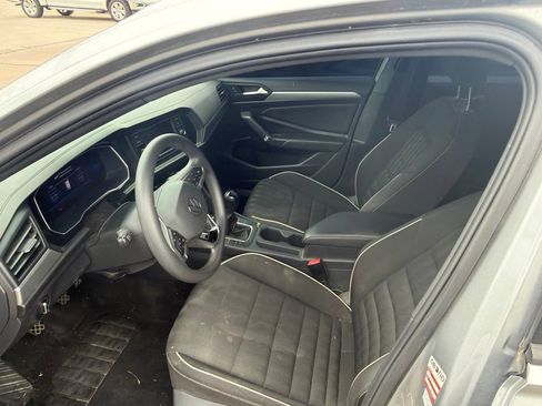 Used 2022 Volkswagen Jetta Sport FWD image 3
