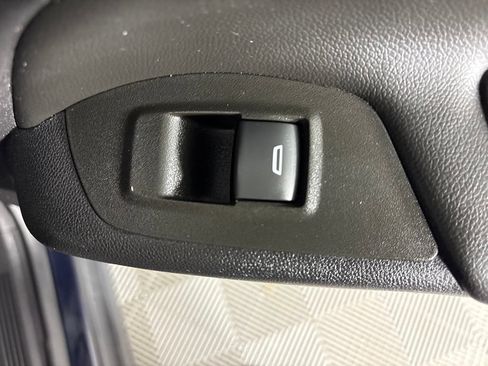 Used 2021 Chevrolet Equinox LT FWD image 42