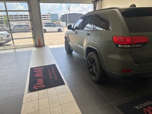 Used 2017 Jeep Grand Cherokee Laredo w/ Quick Order Package 2BE RWD image 7