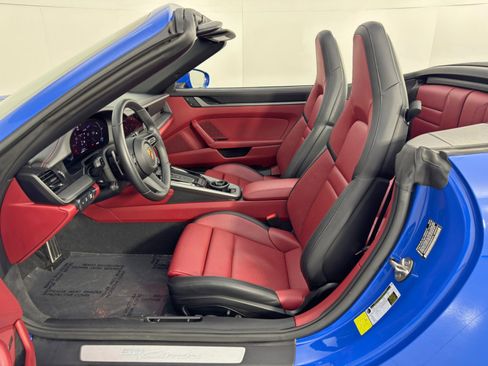 Used 2025 Porsche 911 Carrera image 15