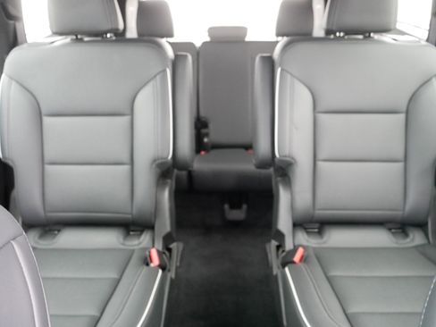 Used 2025 Buick Enclave Preferred image 13