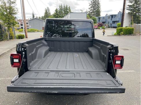 Used 2023 Jeep Gladiator Overland image 20
