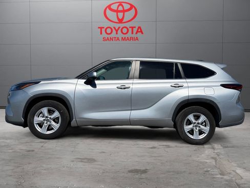Used 2024 Toyota Highlander LE image 19