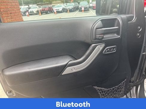 Used 2016 Jeep Wrangler Unlimited Sahara w/ Dual Top Group AWD/4WD image 10