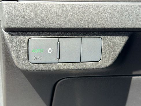 Used 2024 Audi Q4 e-tron Premium image 33