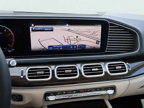 New 2026 Mercedes-Benz GLS 450 4MATIC image 23