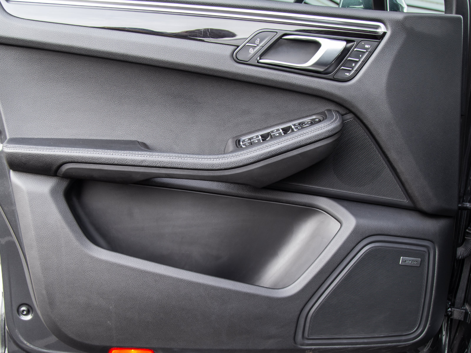 Certified 2024 Porsche Macan S AWD/4WD image 14