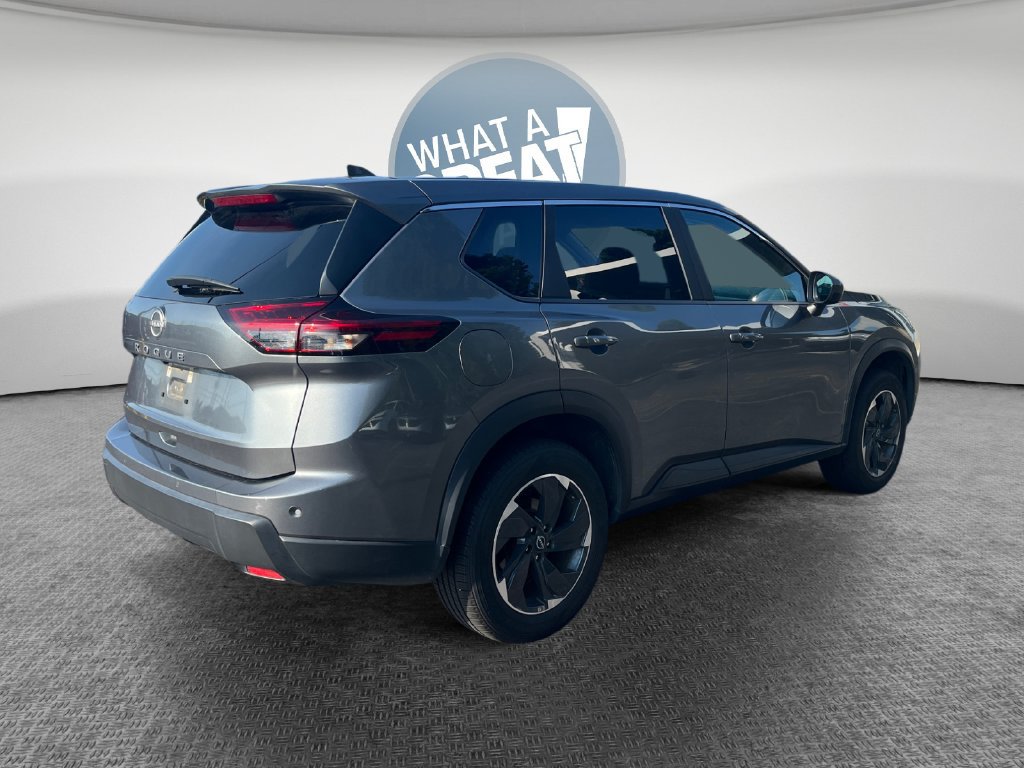 Used 2025 Nissan Rogue SV FWD image 3