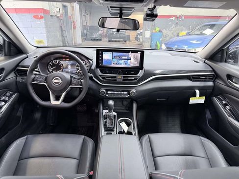Used 2025 Nissan Altima 2.5 SR w/ SR Premium Package AWD/4WD image 14