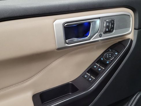 Used 2020 Ford Explorer Limited image 27