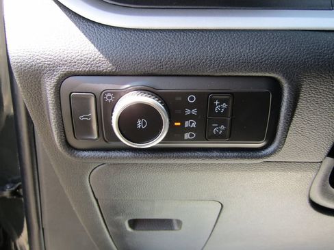 Used 2024 Ford Explorer XLT w/ Equipment Group 202A AWD/4WD image 23