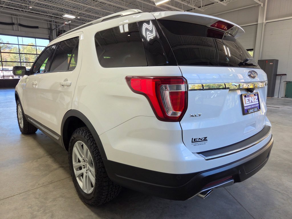Used 2018 Ford Explorer XLT w/ XLT Technology Feature Bundle AWD/4WD image 5