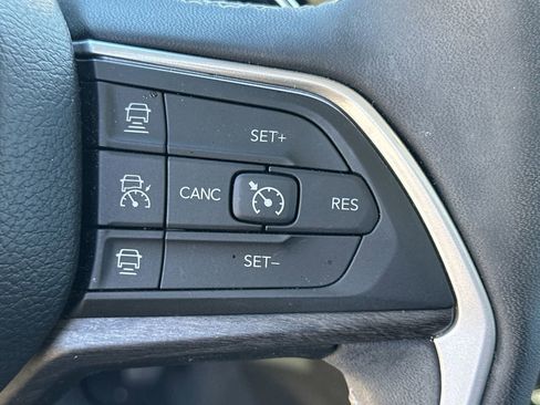 Used 2023 Jeep Grand Cherokee Limited w/ Luxury Tech Group II image 28