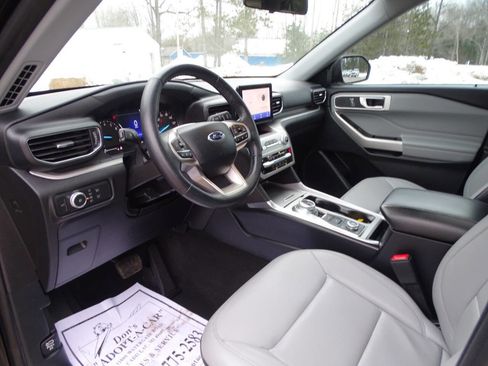 Used 2021 Ford Explorer Sport XLT w/ XLT Sport Appearance Package image 13