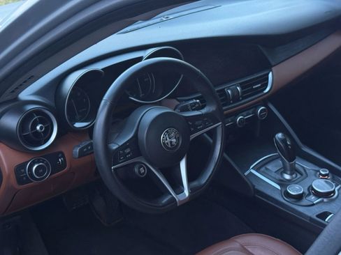 Used 2019 Alfa Romeo Giulia AWD image 15