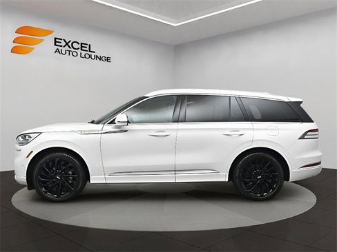 Used 2021 Lincoln Aviator Reserve w/ Equipment Group 210A image 2