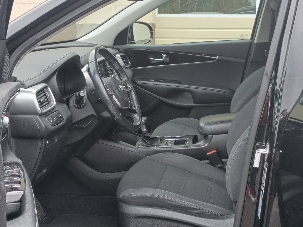 Used 2020 Kia Sorento LX w/ LX I4 Convenience Package AWD/4WD image 16